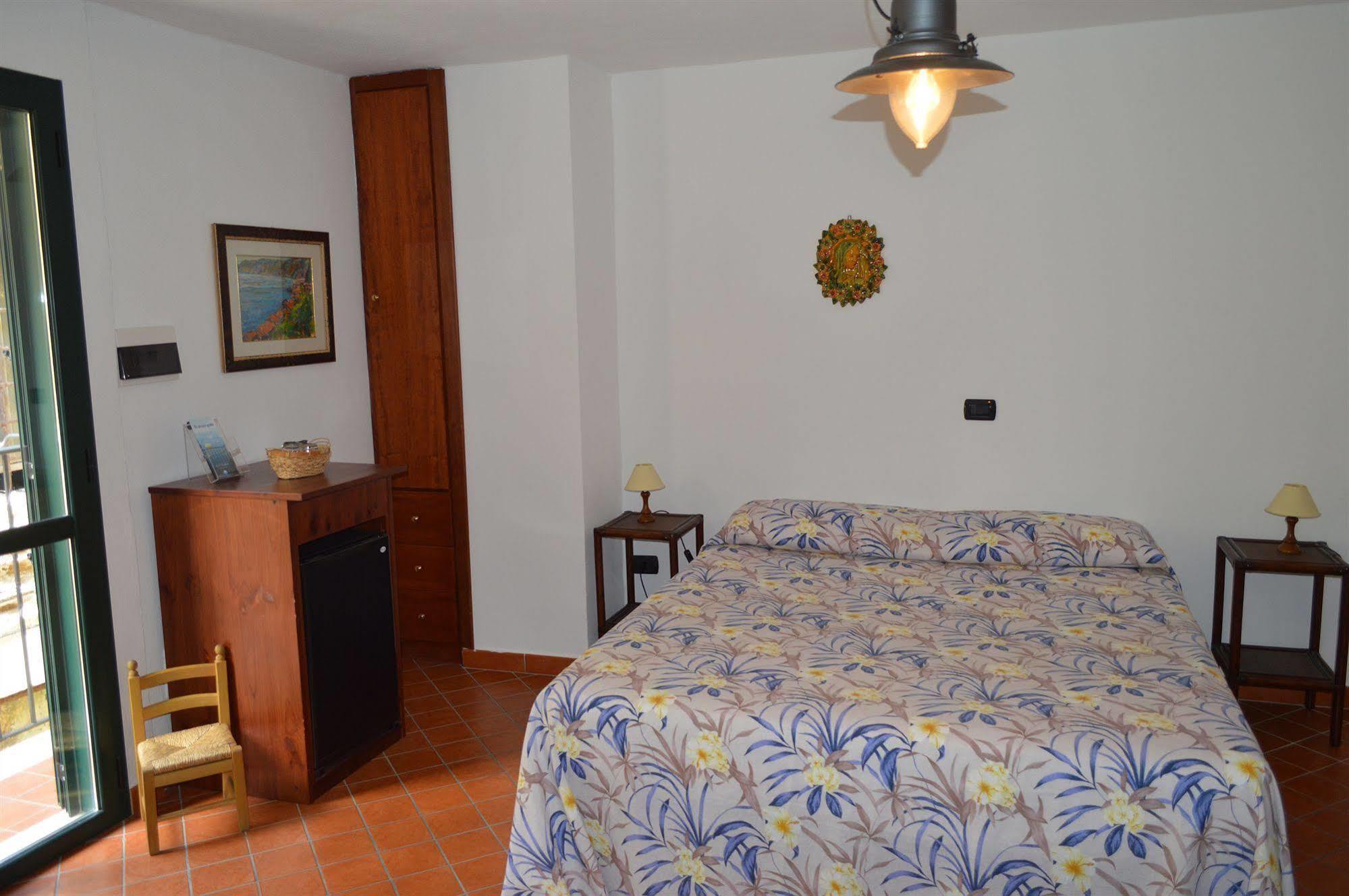 シッラ Le Piccole Grotte Bed & Breakfast エクステリア 写真
