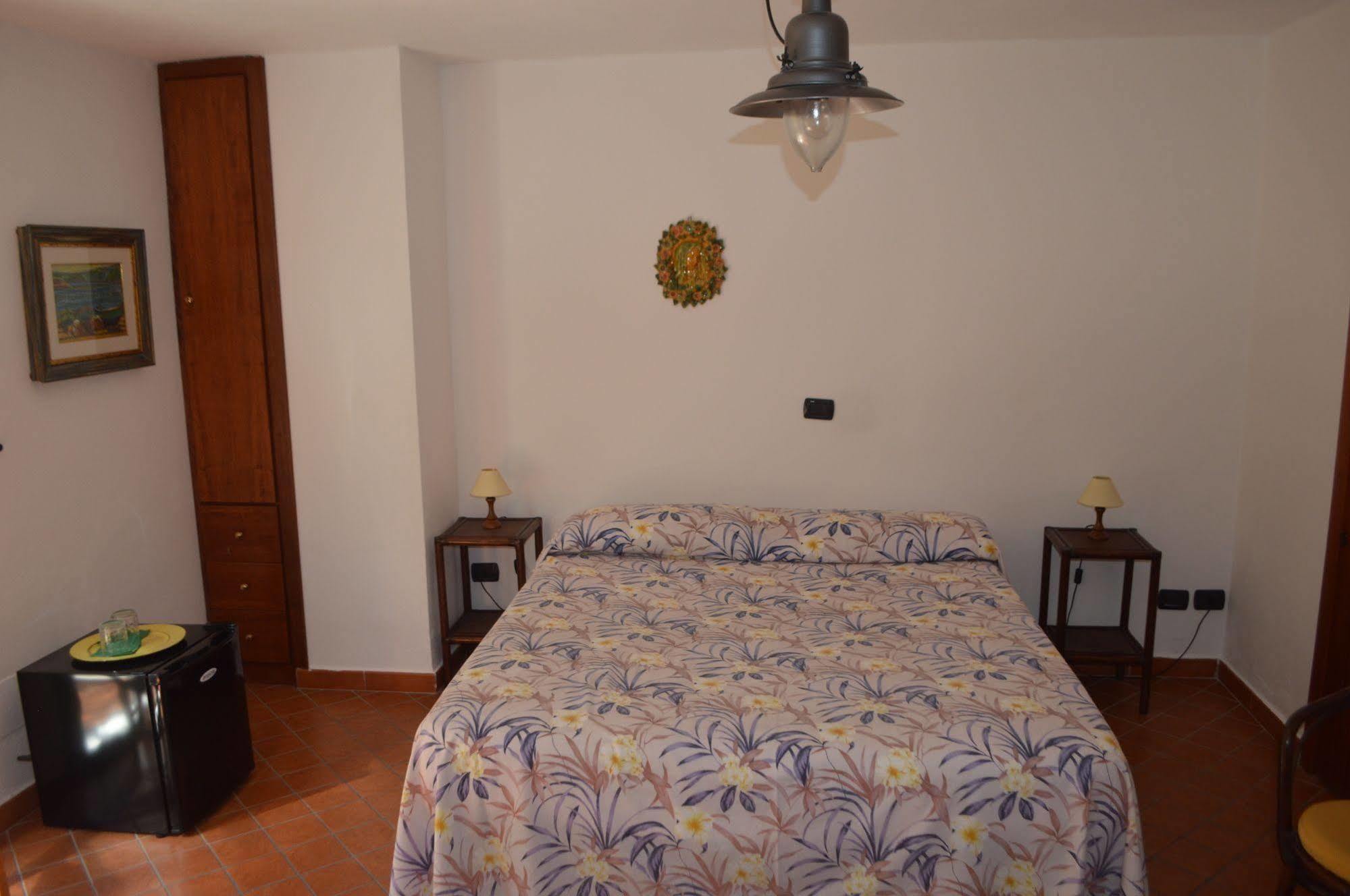 シッラ Le Piccole Grotte Bed & Breakfast エクステリア 写真