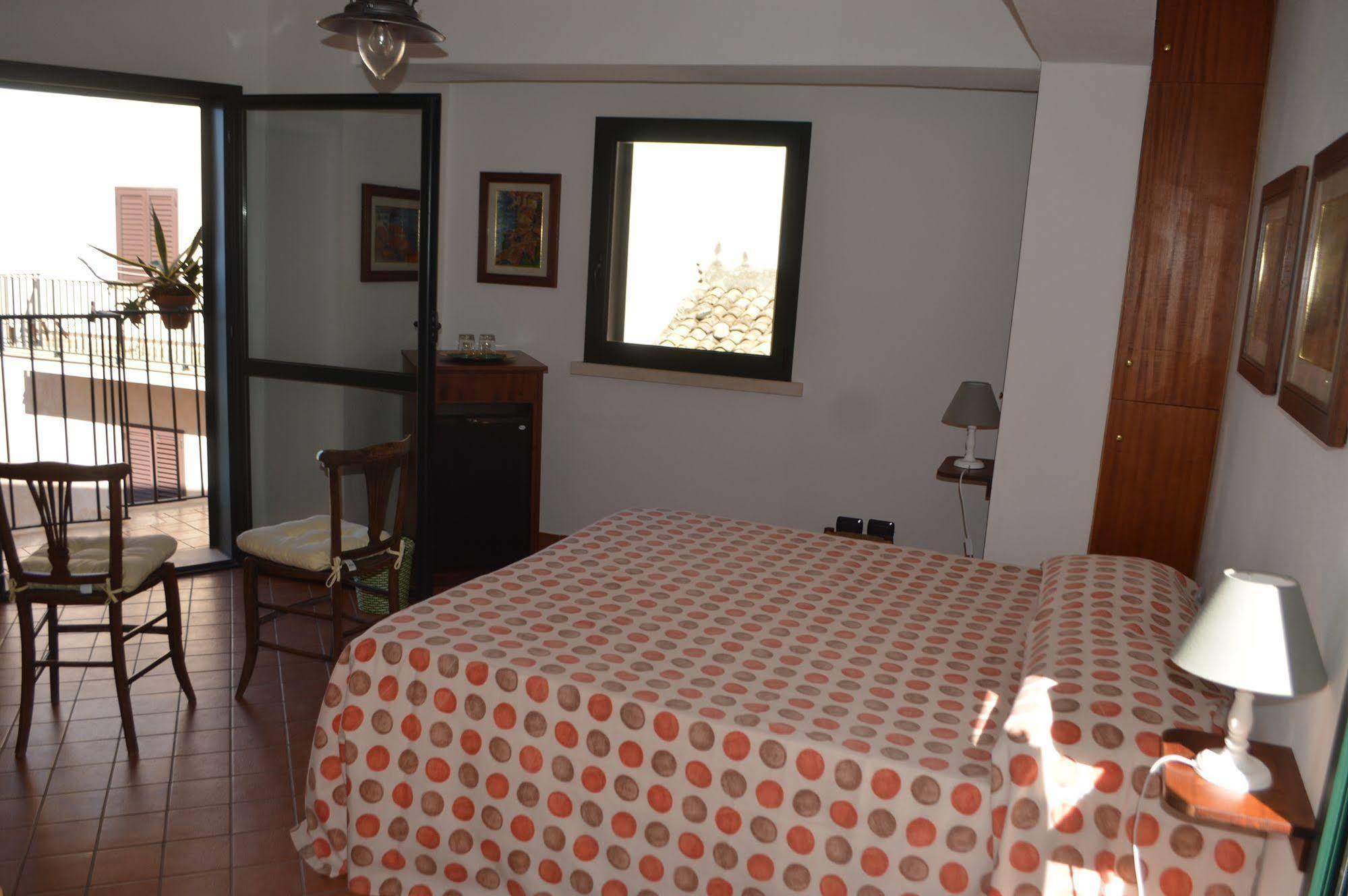 シッラ Le Piccole Grotte Bed & Breakfast エクステリア 写真